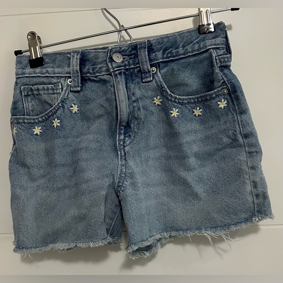 🎁Old Navy Girls Shorts with Floral Accents🎁 - Picture 1 of 3